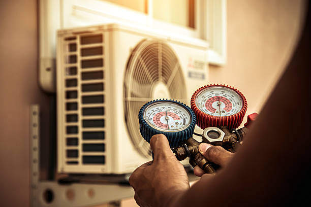 Professional Hvac Installation technician working in Garden Grove, FL
